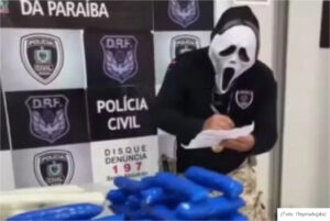 Policial civil da Paraíba é afastado por reproduzir meme “amostradinho” com matérial apreendido