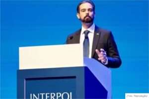 Delegado nordestino assume comando da Polícia Internacional (Interpol) e se torna primeiro brasileiro na função