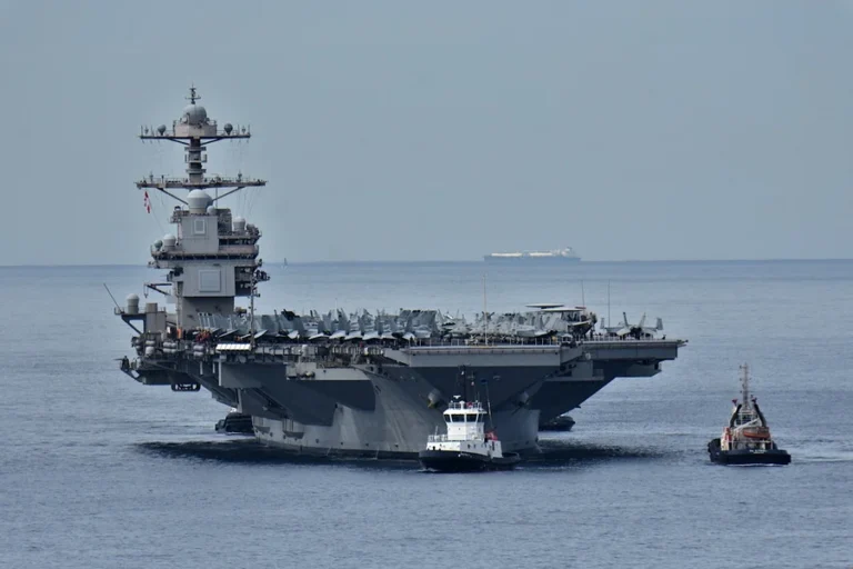 Vista-do-porta-avioes-USS-Gerald-R.-Ford