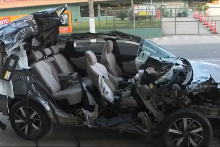 carro-fica-sem-teto-apos-acidente-na-zona-sul-de-sao-paulo