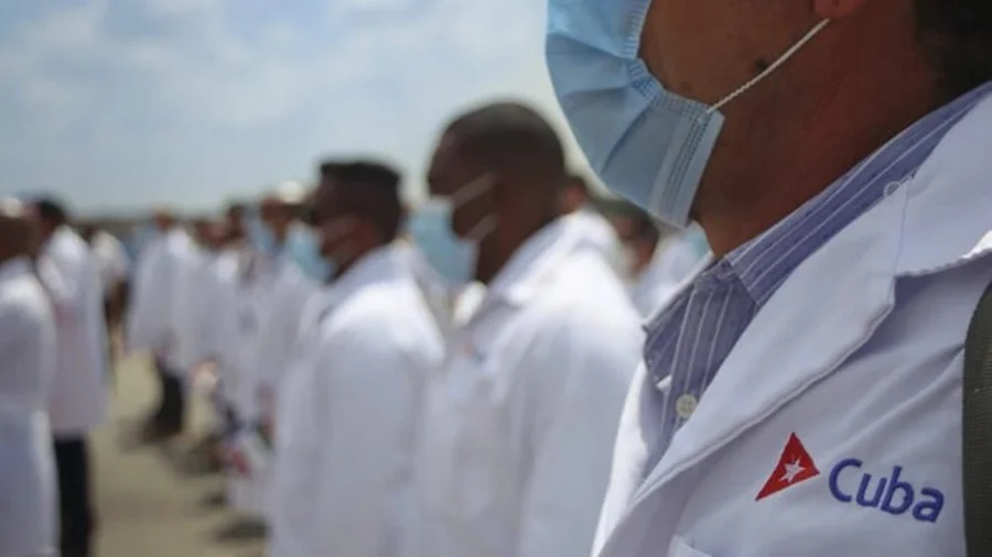 medicos-cubanos-scaled
