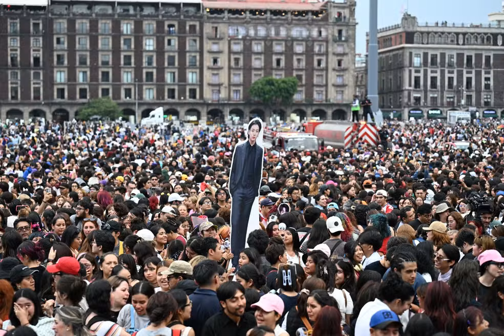 afp-20260507-b23a92r-v1-midres-mexicoskoreakpopfans