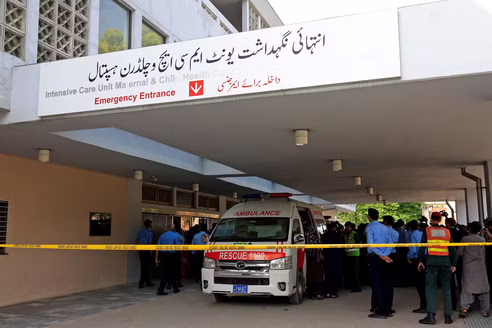 Incêndio em hospital no Paquistão deixa ao menos 14 bebês mortos e provoca investigação 1 2026 08 26t051601z 1832815228 rc246nas5h60 rtrmadp 3 pakistan fire