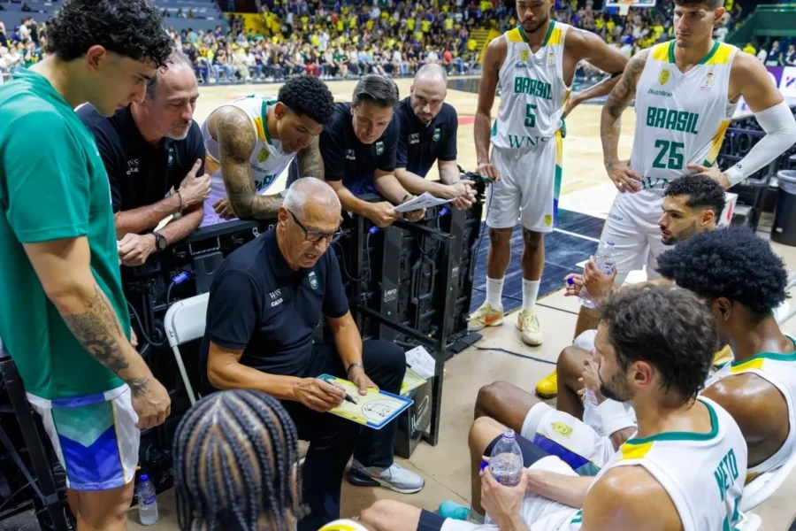 Petrovic aponta excesso de rebotes ofensivos como principal motivo da derrota do Brasil nas Eliminatórias 2 aleksandar petrovic brasil x republica dominicana