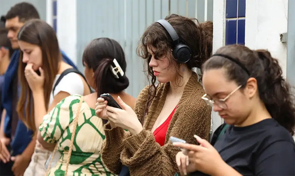 enem celular.jpg