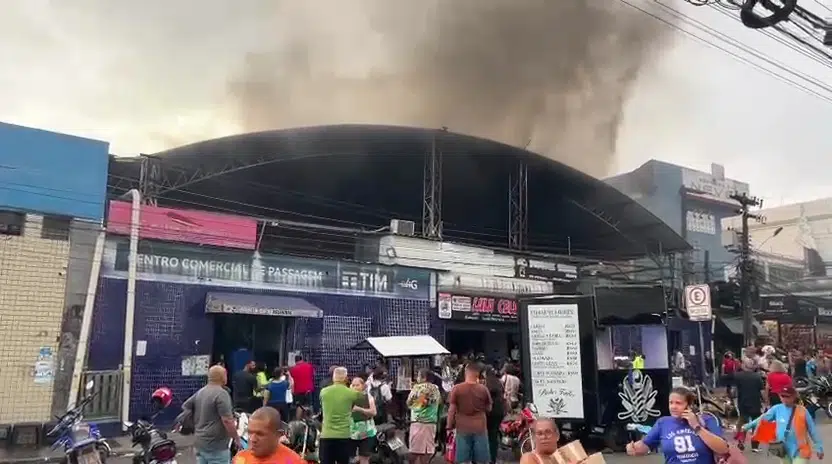 incendio atinge centro comercial de passagem em jo0022049200202608271707.jpg