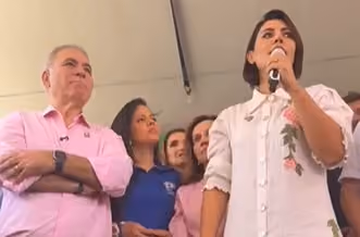 Michelle Bolsonaro registra candidatura ao Senado e terá o irmão como primeiro suplente 4 micheque