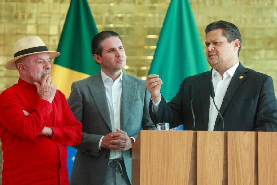 os presidentes luiz inacio lula da silva da republica davi alcolumbre do senado e hugo motta da camara dos deputados fazem declaracao no palacio da alvorada metropoles 6 scaled 1