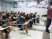 professor sala de aula universidade.jpg