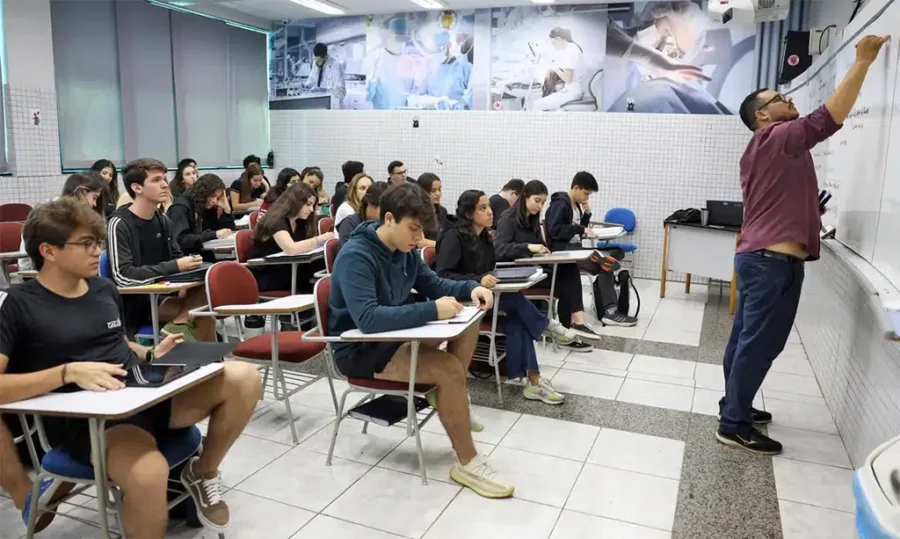 professor sala de aula universidade.jpg