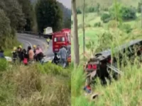 acidente de onibus em cruzeiro.jpg