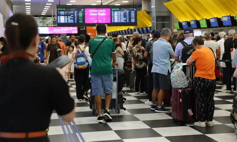 aeroporto lotado.jpg