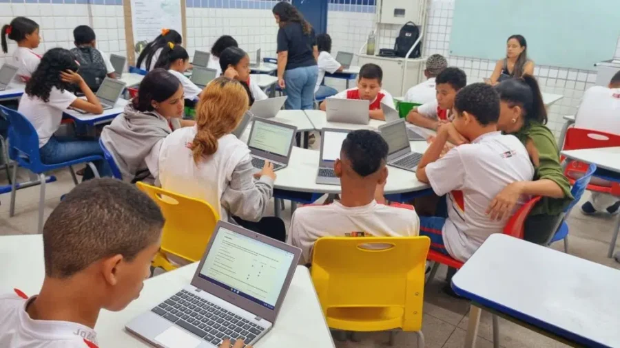 alunos sala de aula.jpg
