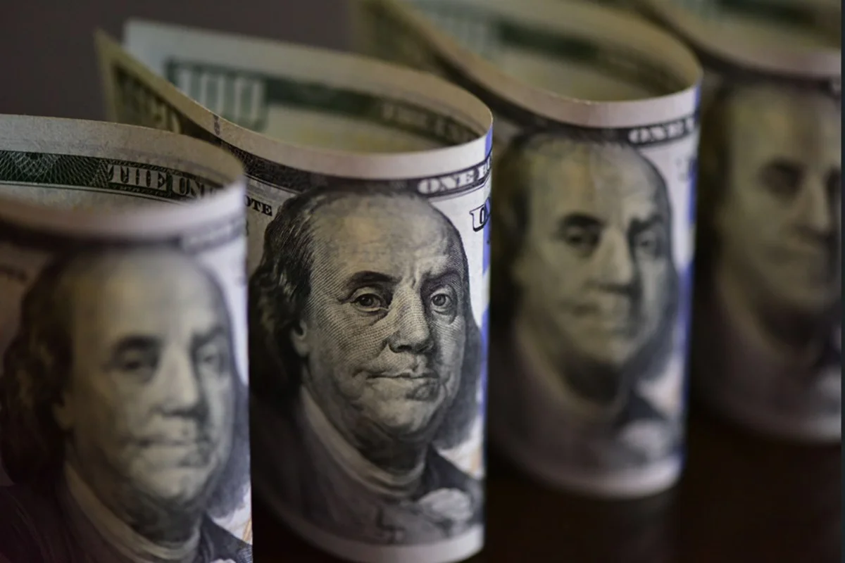 ed7015a4 dolar novo