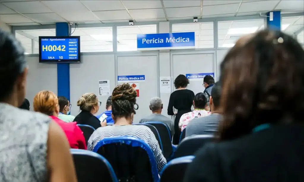inss fila.jpg