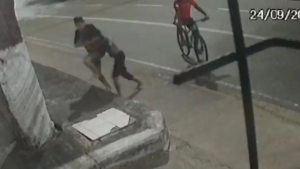 mulher golpe garrafa fortaleza