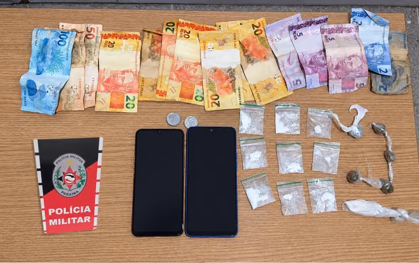 Dupla e presa com drogas e dinheiro em casa abandonada em Campina Grande