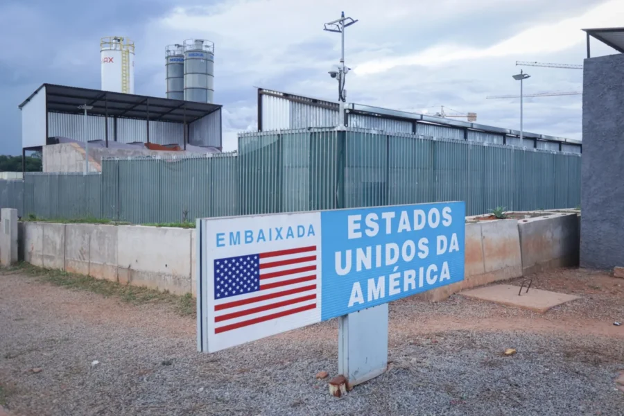 Fachada da Embaixada dos Estados Unidos da America em Brasilia Metropoles 1 scaled 1