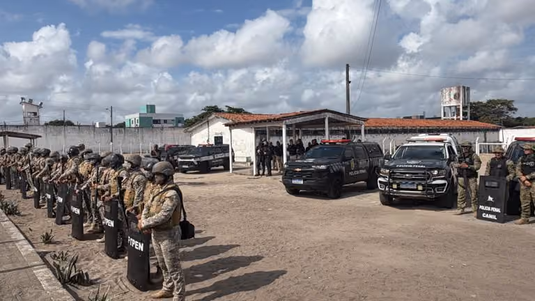 Operacao no Presidio Silvio Porto em Joao Pessoa apreende 42 celulares pendrives e 37 espetos