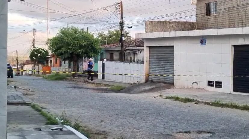 Homem é morto a tiros após ter casa invadida por suspeito que se apresentou como policial, na Grande João Pessoa