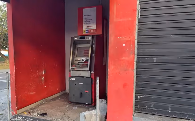rangel Bandidos explodem caixa eletronico proximo a posto em Joao Pessoa